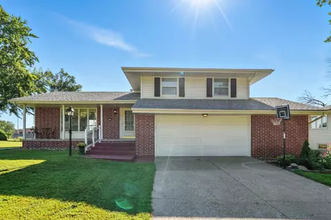 4209 74th St, Urbandale, IA 50322