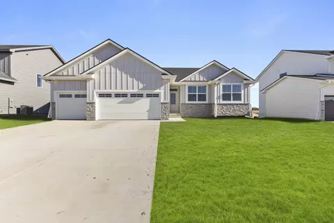 1415 NW Steven St, Waukee, IA 50263