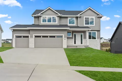 895 Hamilton Rd, Waukee, IA 50263