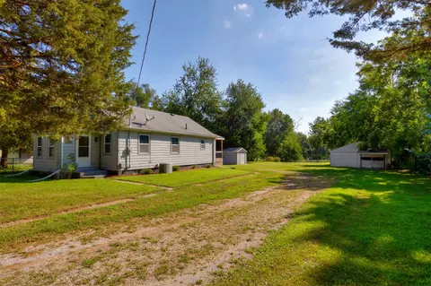 4345 NE 27th St, Des Moines, IA 50317