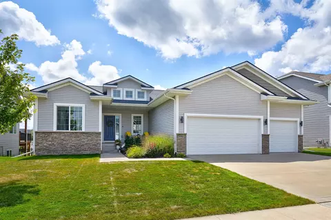 9740 Larchwood Dr, West Des Moines, IA 50266