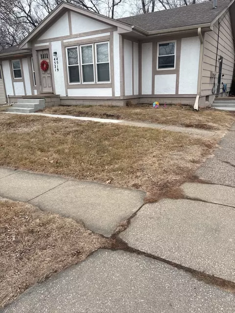 4519 61st St, Urbandale, IA 50322