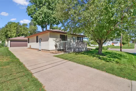 711 E 12th St N, Newton, IA 50208