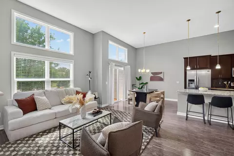 7914 Cottonwood Ln, West Des Moines, IA 50266