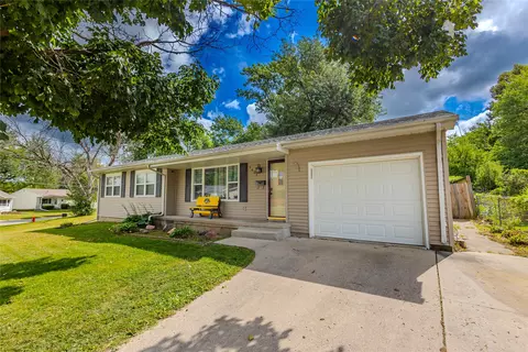 1401 S 6th Ave E, Newton, IA 50208