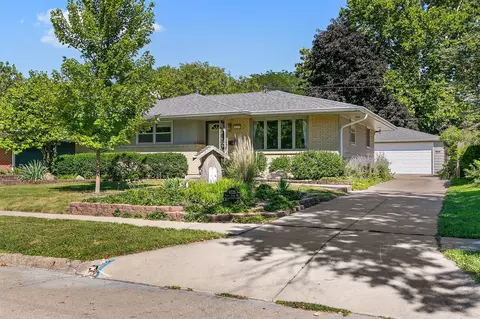 4225 43rd St, Des Moines, IA 50310