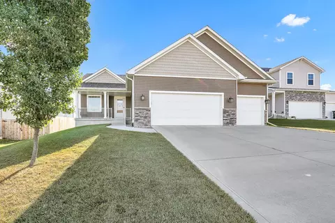 2317 E 50th St, Des Moines, IA 50317