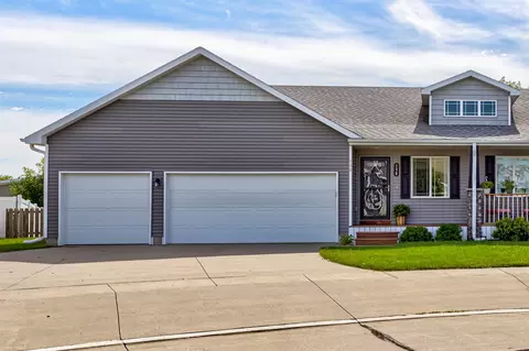 198 Larson Dr, Huxley, IA 50124