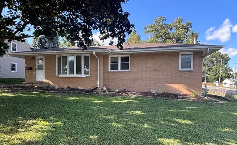 7201 Maple Dr, Urbandale, IA 50322