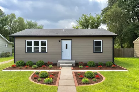 2523 E Aurora Ave, Des Moines, IA 50317