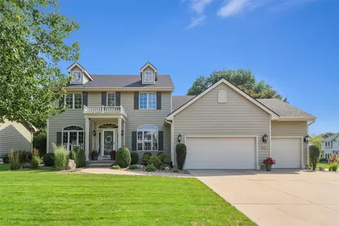 5968 Highland Cir, West Des Moines, IA 50266