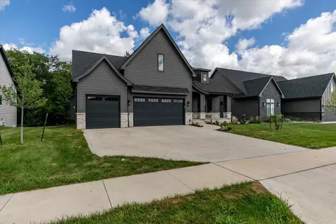 17769 Townsend Dr, Clive, IA 50325