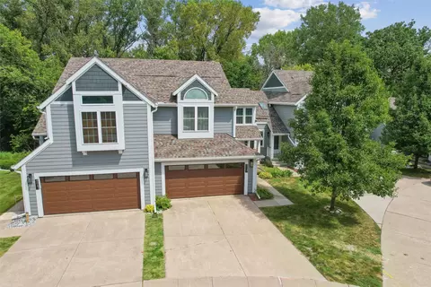 8037 Cobblestone Ct, Urbandale, IA 50322
