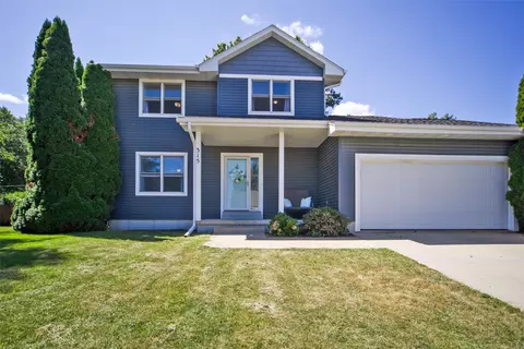 315 NE Cedar Ave, Earlham, IA 50072