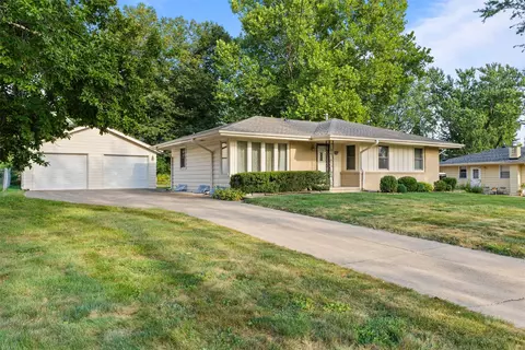 1837 NW 81st St, Clive, IA 50325