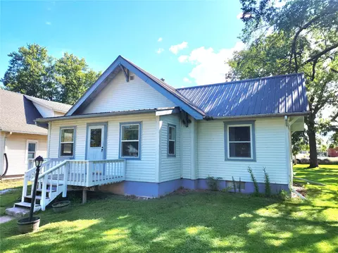110 NW 1st St, Melcher Dallas, IA 50163