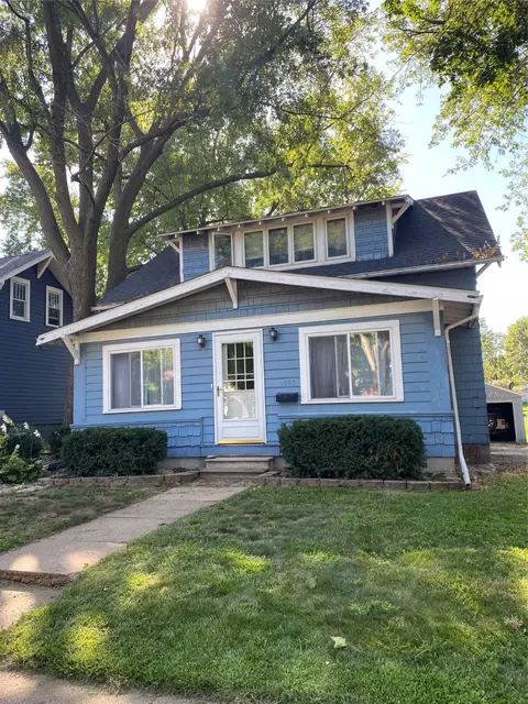 1009 W 1st St, Pella, IA 50219