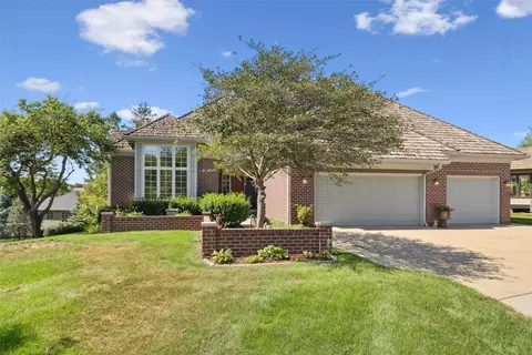 5535 Glen Oaks Pt, West Des Moines, IA 50266