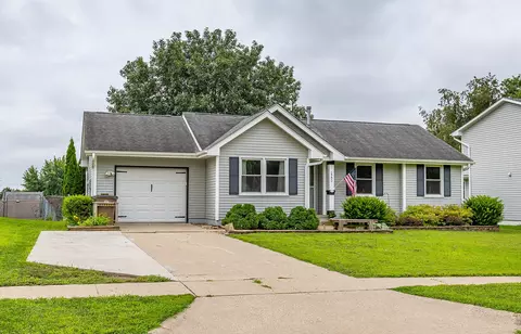 2202 Swan Dr, Norwalk, IA 50211