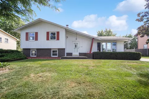 4237 62nd St, Urbandale, IA 50322
