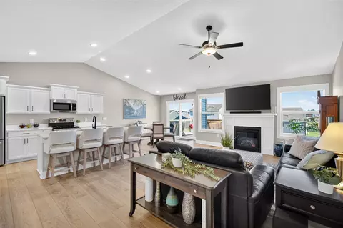 285 NW Horan Ct, Waukee, IA 50263