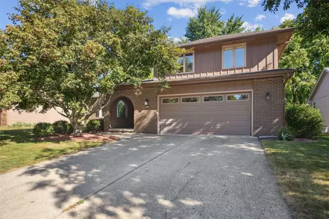 9517 Aurora Ave, Urbandale, IA 50322