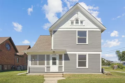 509 2nd St, Maxwell, IA 50161