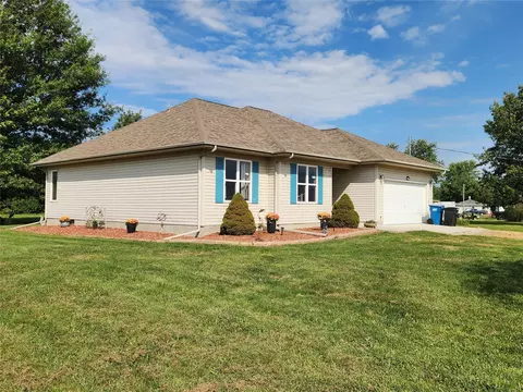 1723 Highway 5 Hwy, Knoxville, IA 50138