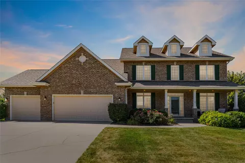 3010 153rd St, Urbandale, IA 50323