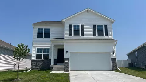 5623 152nd St, Urbandale, IA 50323