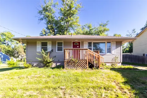1225 Amos Ave, Des Moines, IA 50315