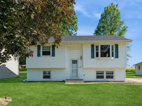 808 SW 2nd St, Stuart, IA 50250