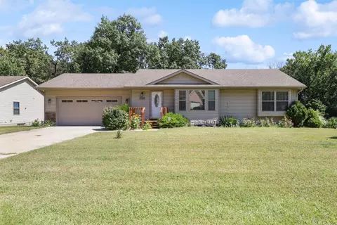 2735 SE 17th St, Des Moines, IA 50320