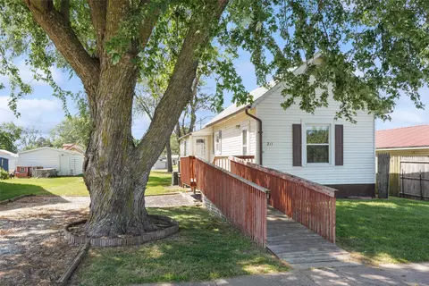 211 N Main St, Melcher Dallas, IA 50163