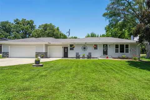 6440 NE Rising Sun Dr, Pleasant Hill, IA 50327