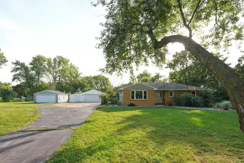5320 NW Burroak Dr, Johnston, IA 50131
