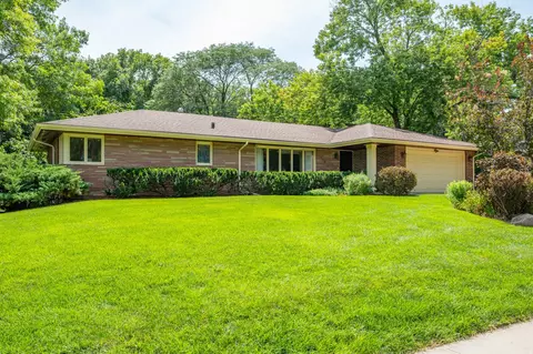 7516 College Dr, Windsor Heights, IA 50324