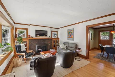 1306 66th St, Windsor Heights, IA 50324