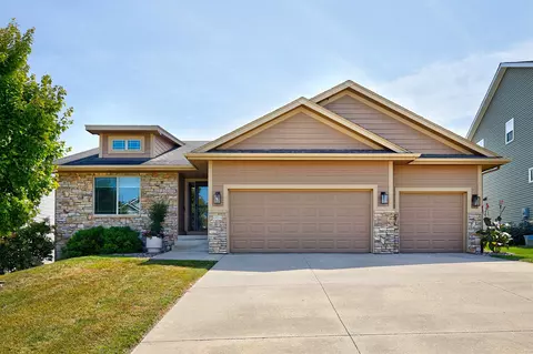 15214 Aurora Cir, Urbandale, IA 50323