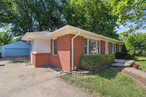 5170 NE 13th St, Des Moines, IA 50313