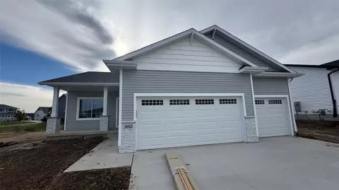 16512 Bentwood Dr, Urbandale, IA 50323