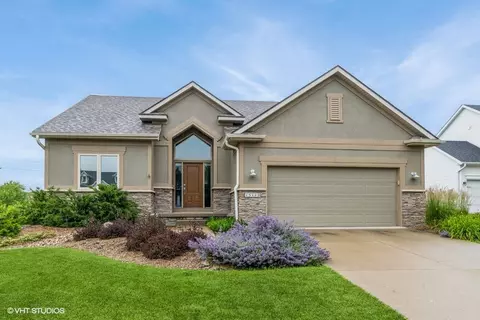 15112 Goodman Dr, Urbandale, IA 50323