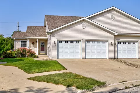 2842 Buckingham Ct, Ames, IA 50010