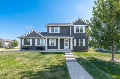 6475 SE Sunlight Dr, Pleasant Hill, IA 50327