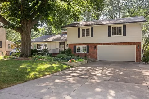 3222 44th St, Des Moines, IA 50310