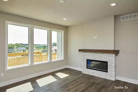 9657 Thorton Dr, Johnston, IA 50131