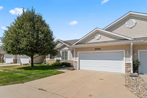6046 Pinewood Ct, Johnston, IA 50131