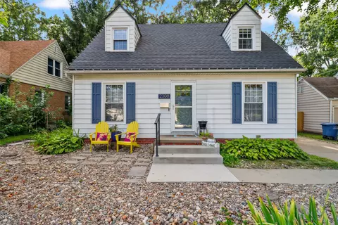 2308 33rd St, Des Moines, IA 50310