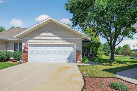 1565 Castlegar Ct, Pleasant Hill, IA 50327