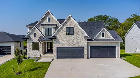 3974 NW 181st St, Clive, IA 50325